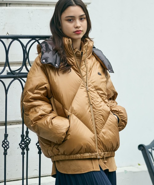 LACOSTE(ラコステ)の「オーバーサイズ撥水ナイロンダウンジャケット / フード取り外し可(ダウンジャケット/コート・レディース・キャメル・36/34/40/38)」の13枚目の写真