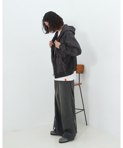 Stars Stripes(スターズストライプス)の「【NEO BLUE/ネオブルー】neo blue Tinted Charcoal Mud Wash Super Baggy Jeans/スーパーバギージーンズ ワイドデニム ゆったり ストリート 韓国ファッション ヴィンテージ加工(デニムパンツ・メンズ・スミクロ・36inch/34inch/32inch)」の4枚目の写真