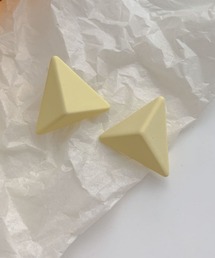 MASHIRO（マシロ）の「【MASHIRO】トライアングルワンポイントピアス 推し色 立体三角形【８色展開】（ピアス（両耳用））」