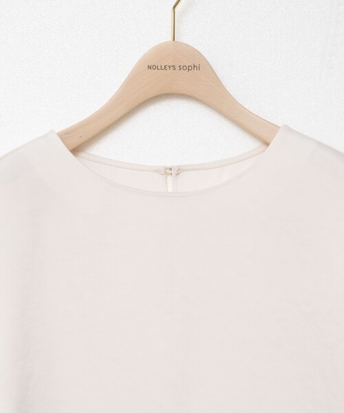 NOLLEY’S Sophi(ノーリーズソフィ)の「ウォッシャブル2WAYサテンブラウス(シャツ/ブラウス・レディース・カーキ/オフホワイト・38/36)」の8枚目の写真