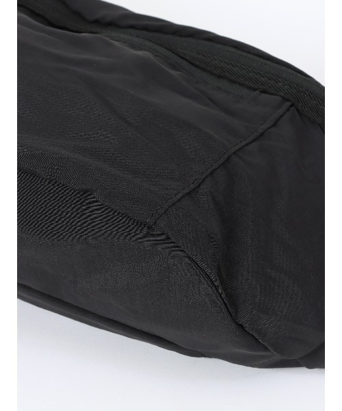 SUIT SQUARE(スーツスクエア)の「パッカブルボディバッグ 撥水 軽量ナイロン(ボディバッグ/ウエストポーチ・メンズ・ブラック・F)」の4枚目の写真