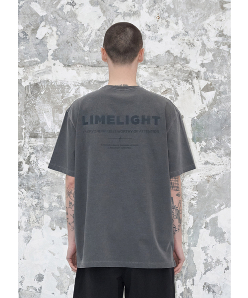 LIMELIGHT APPAREL(ライムライトアパレル)の「アパレルピグメントバックロゴTシャツ(チャコール/グレー)(Tシャツ/カットソー・メンズ・その他・MEDIUM/LARGE/X-LARGE)」の1枚目の写真