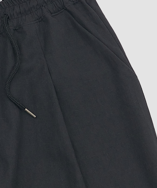 PAPERBOY(ペーパーボーイ)の「リネンバイオピンタックハーフパンツ-ブラック(その他パンツ・レディース・その他・MEDIUM/LARGE/X-LARGE/SMALL)」の5枚目の写真
