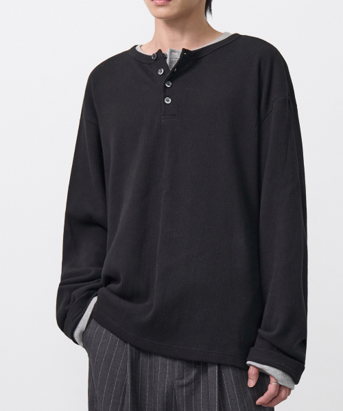 EXCONTAINER(エックスコンテナ)の「ヘンリーネックワッフルロングスリーブ(ブラック)(Tシャツ/カットソー・メンズ・その他・X-LARGE/MEDIUM/LARGE/SMALL)」の1枚目の写真