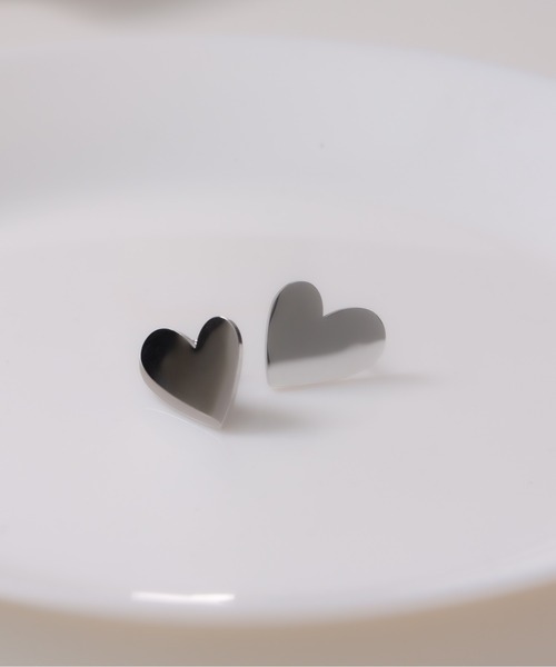 TONE SELECT GOODS（トーンセレクトグッズ）の「【Peony/ピオニー】/ステンレス　ミラーハートピアス（ピアス（両耳用）・レディース・ゴールド/シルバー・FREE）」の2枚目の写真