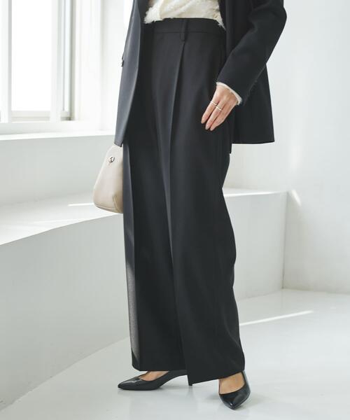 URBAN RESEARCH(アーバンリサーチ)の「『3サイズ展開』タックストレートスラックス(その他パンツ・レディース・ブラック/ネイビー・40/36/38)」の2枚目の写真