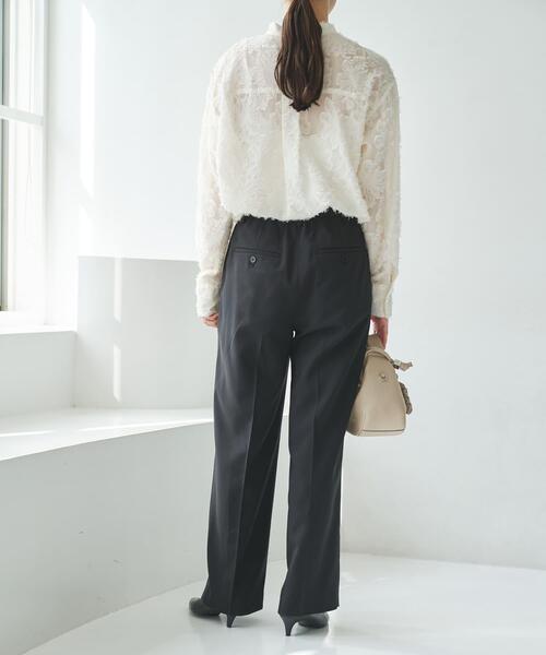 URBAN RESEARCH(アーバンリサーチ)の「『3サイズ展開』タックストレートスラックス(その他パンツ・レディース・ブラック/ネイビー・40/36/38)」の10枚目の写真