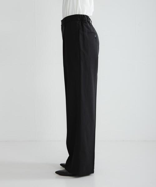 URBAN RESEARCH(アーバンリサーチ)の「『3サイズ展開』タックストレートスラックス(その他パンツ・レディース・ブラック/ネイビー・40/36/38)」の17枚目の写真