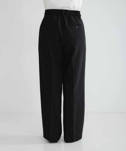 URBAN RESEARCH(アーバンリサーチ)の「『3サイズ展開』タックストレートスラックス(その他パンツ・レディース・ブラック/ネイビー・40/36/38)」の18枚目の写真