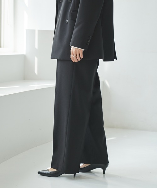 URBAN RESEARCH（アーバンリサーチ）の「タックストレートスラックス（スラックス・レディース・ブラック/ネイビー・40/36/38）」の3枚目の写真