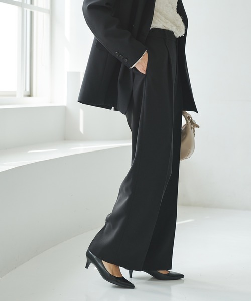 URBAN RESEARCH（アーバンリサーチ）の「タックストレートスラックス（スラックス・レディース・ブラック/ネイビー・40/36/38）」の5枚目の写真