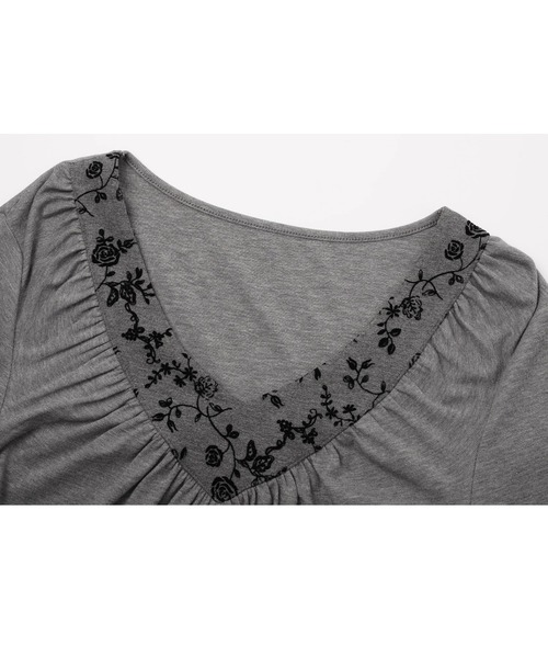EIGHTHMONTH（エイスマンス）の「VネックフラワートップスEM25a152【EIGHTHMONTH】（Tシャツ/カットソー・レディース・ブラウン/グレー・M/S）」の17枚目の写真