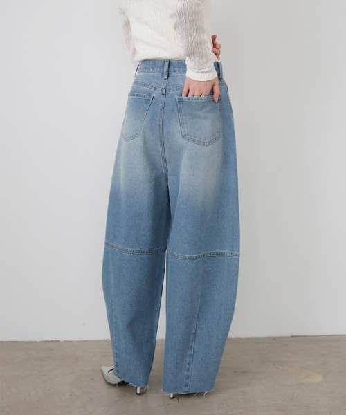 LIAN（リアン）の「コクーンデニムパンツ（デニムパンツ・レディース・ブラック/ブルー/ブルー系その他・SMALL/MEDIUM）」の2枚目の写真