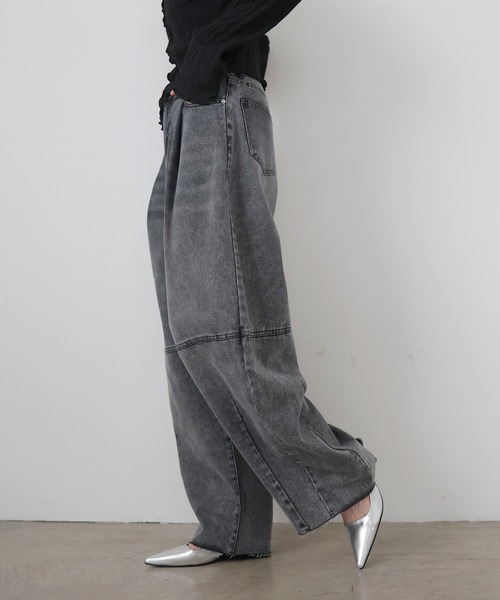 LIAN（リアン）の「コクーンデニムパンツ（デニムパンツ・レディース・ブラック/ブルー/ブルー系その他・SMALL/MEDIUM）」の4枚目の写真