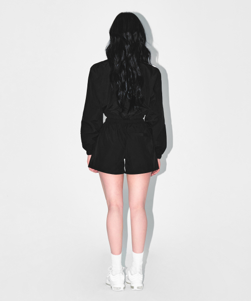BORN TO WIN（ボーントゥウィン）の「REFLECTIVE LINE CROP WIND BREAKER [BLACK]（ジャージ・レディース・その他・2/1）」の5枚目の写真