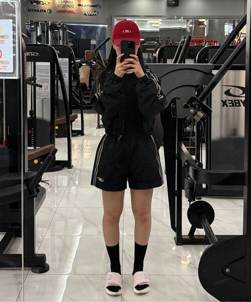 BORN TO WIN（ボーントゥウィン）の「REFLECTIVE LINE CROP WIND BREAKER [BLACK]（ジャージ・レディース・その他・2/1）」の9枚目の写真