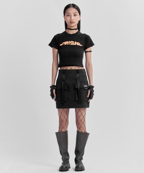 FANYOUNG(ファンヤング)の「ミッドライズストラップカーゴミニスカート(スカート・レディース・その他・SMALL/MEDIUM)」の2枚目の写真