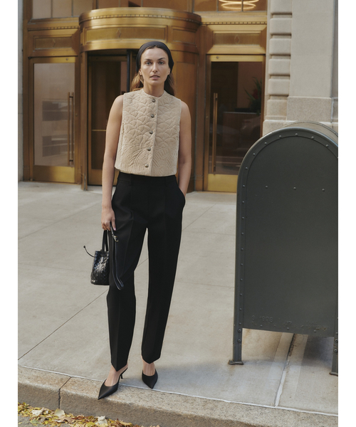 Banana Republic（バナナリパブリック）の「ハイライズ テーパード ドレーピー ポンチ プルオン パンツ（その他パンツ・レディース・ブラック/ライム・XS/S/M/L）」の12枚目の写真