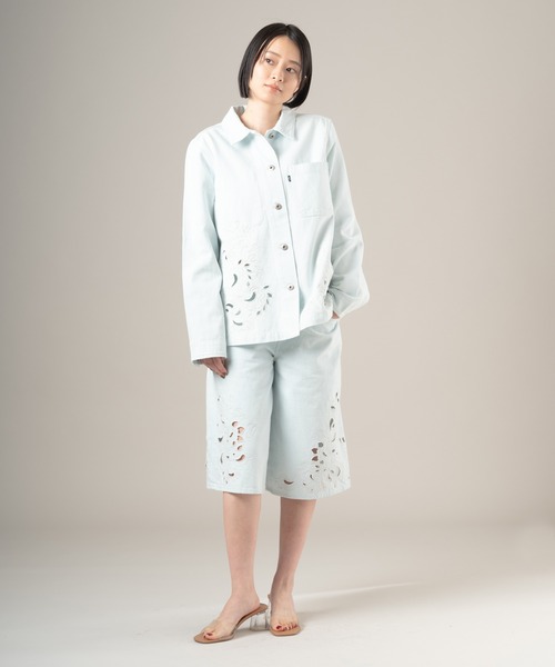 Levi's(リーバイス)の「Levi's/リーバイス BLUETAB(TM) EMBROIDERED BANDIT ショーツ ライトインディゴ(デニムパンツ・レディース・インディゴブルー・28inch/27inch/26inch/25inch/24inch/23inch)」の9枚目の写真