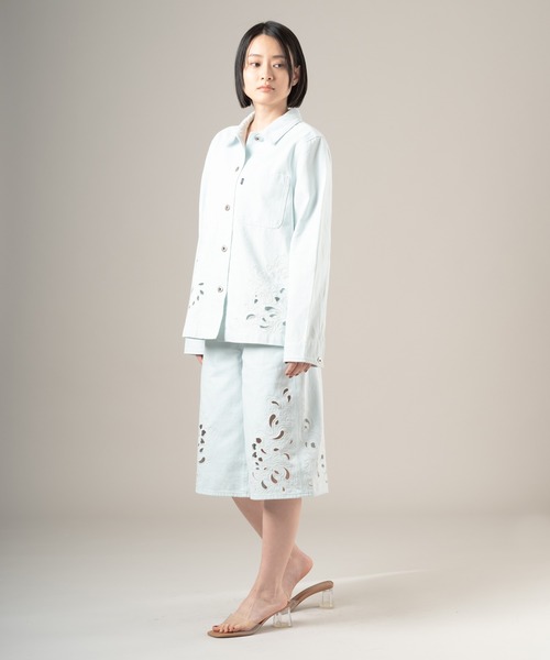 Levi's(リーバイス)の「Levi's/リーバイス BLUETAB(TM) EMBROIDERED BANDIT ショーツ ライトインディゴ(デニムパンツ・レディース・インディゴブルー・28inch/27inch/26inch/25inch/24inch/23inch)」の10枚目の写真