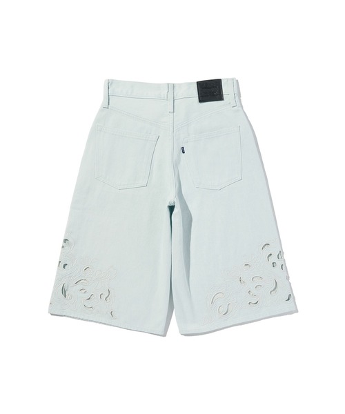 Levi's(リーバイス)の「Levi's/リーバイス BLUETAB(TM) EMBROIDERED BANDIT ショーツ ライトインディゴ(デニムパンツ・レディース・インディゴブルー・28inch/27inch/26inch/25inch/24inch/23inch)」の12枚目の写真