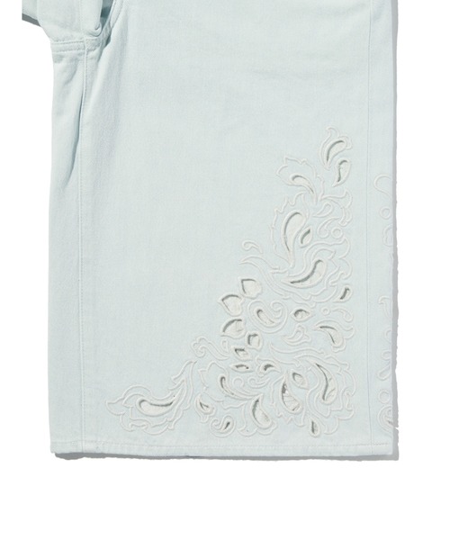 Levi's(リーバイス)の「Levi's/リーバイス BLUETAB(TM) EMBROIDERED BANDIT ショーツ ライトインディゴ(デニムパンツ・レディース・インディゴブルー・28inch/27inch/26inch/25inch/24inch/23inch)」の18枚目の写真