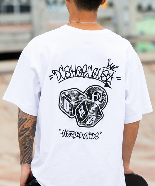 DC(ディーシー)の「DC/ディーシー 半袖 Tシャツ バックプリント アップリケ DST262010(Tシャツ/カットソー・メンズ・ブラック/ホワイト/ブラック系その他/ホワイト系その他・S/XL/L/M/2XL)」の1枚目の写真