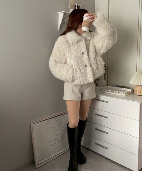 merrylatte(メリーラテ)の「ショート丈ファージャケット / ファーコート 【NOUA】(ブルゾン・レディース・ブラウン/アイボリー・FREE)」の3枚目の写真