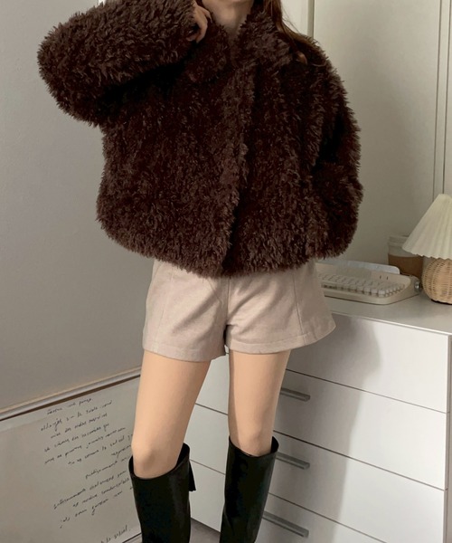 merrylatte(メリーラテ)の「ショート丈ファージャケット / ファーコート 【NOUA】(ブルゾン・レディース・ブラウン/アイボリー・FREE)」の9枚目の写真