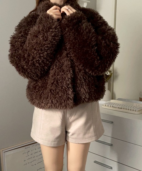 merrylatte(メリーラテ)の「ショート丈ファージャケット / ファーコート 【NOUA】(ブルゾン・レディース・ブラウン/アイボリー・FREE)」の12枚目の写真