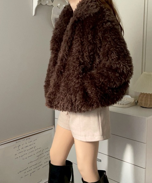 merrylatte(メリーラテ)の「ショート丈ファージャケット / ファーコート 【NOUA】(ブルゾン・レディース・ブラウン/アイボリー・FREE)」の16枚目の写真