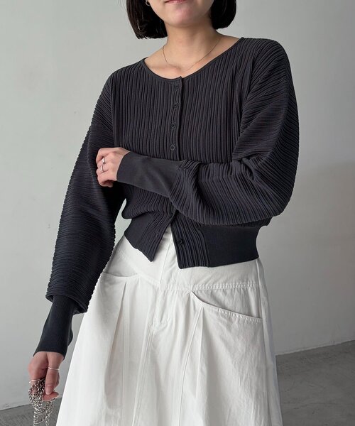 CAPRICIEUX LE'MAGE（カプリシューレマージュ）の「プリーツパフカーディガン（カーディガン/ボレロ・レディース・チャコールグレー/ホワイト/ピンク/ベージュ・FREE）」の7枚目の写真