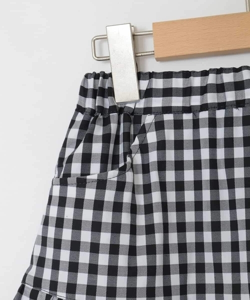 a.v.v（アーヴェヴェ）の「[110-150]ギンガムフリルスカート（スカート・キッズ・ブラック・120/140/110/130/150）」の4枚目の写真
