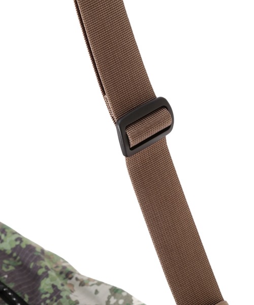 AVIREX(アヴィレックス)の「《直営店限定》REFLECT RIP BOAT SHAPED SHOULDER BAG / リフレクト リップ 舟形ショルダーバッグ / AVIREX / アヴィレックス(ショルダーバッグ・メンズ・グリーン系カモフラージュ/ブラック・FREE)」の12枚目の写真