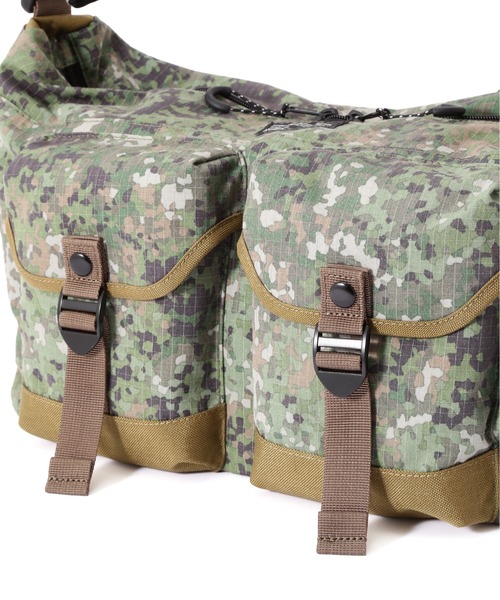AVIREX(アヴィレックス)の「《直営店限定》REFLECT RIP BOAT SHAPED SHOULDER BAG / リフレクト リップ 舟形ショルダーバッグ / AVIREX / アヴィレックス(ショルダーバッグ・メンズ・グリーン系カモフラージュ/ブラック・FREE)」の19枚目の写真