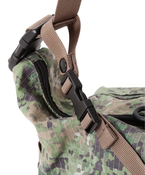 AVIREX(アヴィレックス)の「《直営店限定》REFLECT RIP BOAT SHAPED SHOULDER BAG / リフレクト リップ 舟形ショルダーバッグ / AVIREX / アヴィレックス(ショルダーバッグ・メンズ・グリーン系カモフラージュ/ブラック・FREE)」の22枚目の写真
