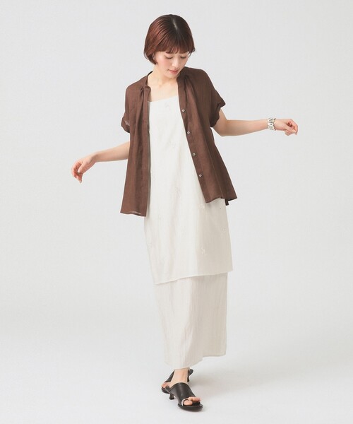 Ray BEAMS(レイビームス)の「リネン スタンドカラー フレンチスリーブ シャツ(シャツ/ブラウス・レディース・ダークブラウン/ピンク/サックスブルー・ONE SIZE)」の8枚目の写真