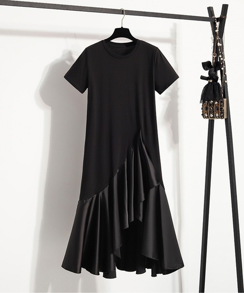 LUCPY(ラクピー)の「アシンメトリー切替フレアワンピース(ワンピース・レディース・ベージュ/ブルー/ブラック・XX-LARGE/X-LARGE/LARGE/MEDIUM)」の2枚目の写真