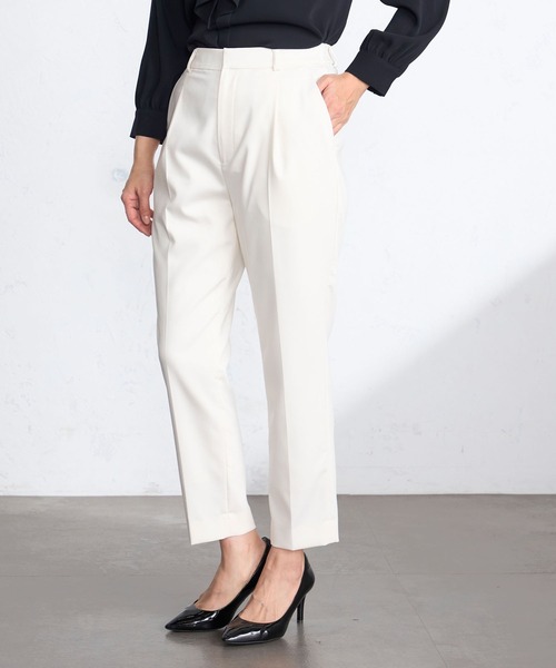 GALLORIA（ギャローリア）の「【洗濯機で洗える】タックテーパードパンツ（その他パンツ・レディース・オフホワイト/ネイビー・M/LL/L/S）」の2枚目の写真