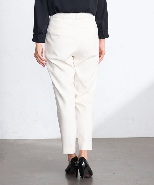 GALLORIA（ギャローリア）の「【洗濯機で洗える】タックテーパードパンツ（その他パンツ・レディース・オフホワイト/ネイビー・M/LL/L/S）」の8枚目の写真