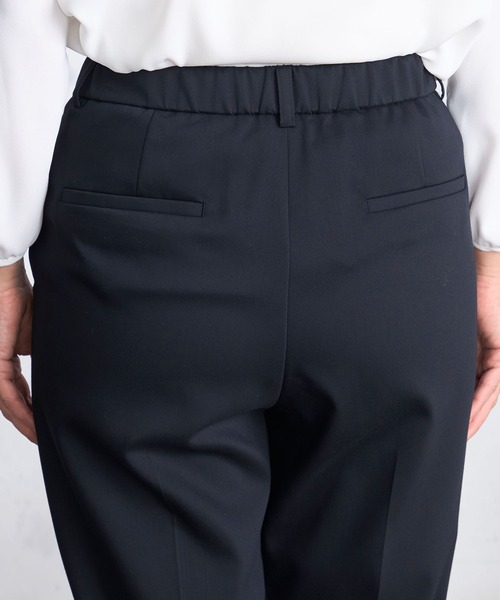 GALLORIA（ギャローリア）の「【洗濯機で洗える】タックテーパードパンツ（その他パンツ・レディース・オフホワイト/ネイビー・M/LL/L/S）」の3枚目の写真