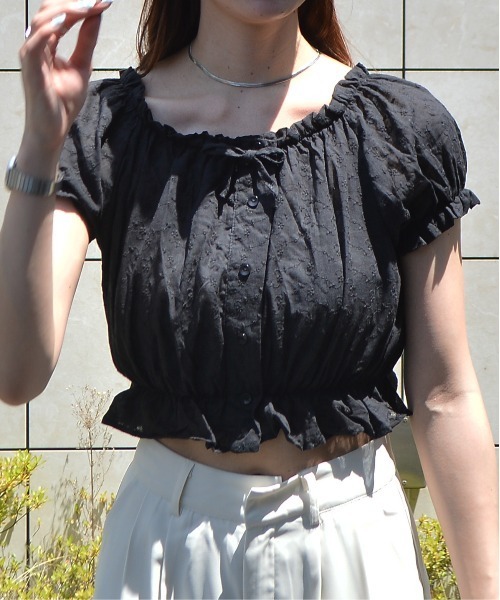 ＆soiree（アンドソワレ）の「2WAYパフスリーブレースブラウス（シャツ/ブラウス・レディース・ブラック/ホワイト・FREE）」の3枚目の写真
