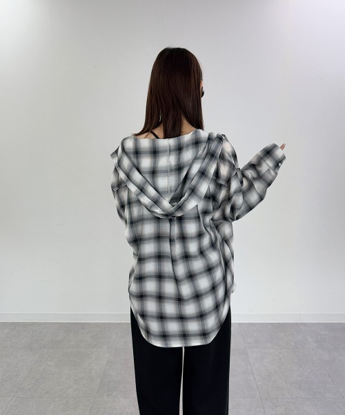 mellomela.(メロメラ)の「フードビッグチェックシャツ(シャツ/ブラウス・レディース・ブラック/オフホワイト/グリーン・FREE)」の5枚目の写真