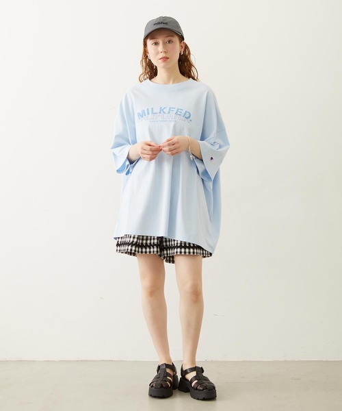 MILKFED.(ミルクフェド)の「【コラボ/ロゴ映え/ビッグシルエット】MILKFED.×CHAMPION LAYER LOGO BIG TEE(Tシャツ/カットソー・レディース・ブラック/ライトブルー/オートミール/ネイビー・ONE SIZE)」の7枚目の写真