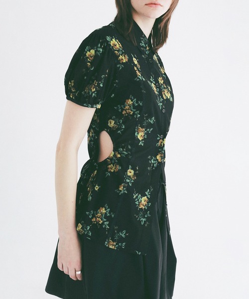 CLANE（クラネ）の「FLOWER SIDE HOLE SHIRTS（シャツ/ブラウス・レディース・ベージュ/ブラック・2/1）」の2枚目の写真