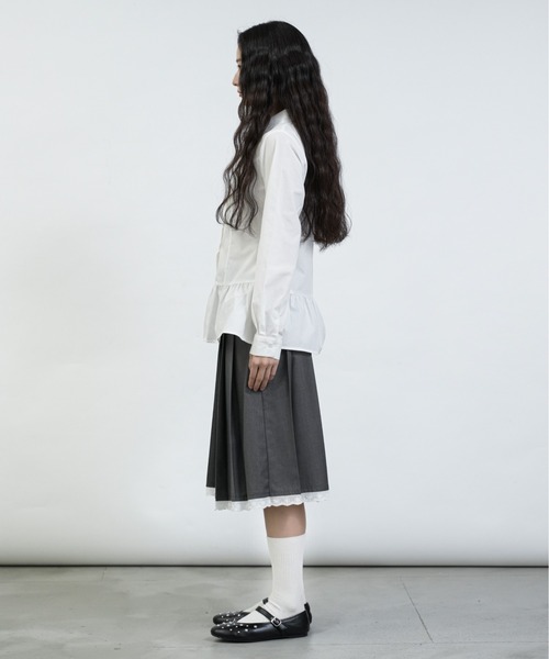 FCMM（エフシーエムエム）の「【日本限定】PEPLUM BLOUSE / ペプラムブラウス（シャツ/ブラウス・レディース・チャコールグレー/オフホワイト・MEDIUM/SMALL）」の11枚目の写真
