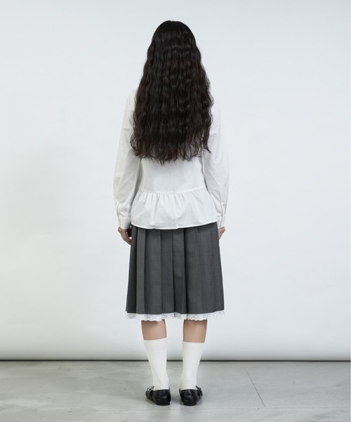 FCMM（エフシーエムエム）の「【日本限定】PEPLUM BLOUSE / ペプラムブラウス（シャツ/ブラウス・レディース・チャコールグレー/オフホワイト・MEDIUM/SMALL）」の12枚目の写真