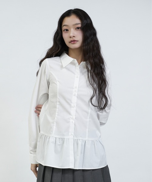 FCMM（エフシーエムエム）の「【日本限定】PEPLUM BLOUSE / ペプラムブラウス（シャツ/ブラウス・レディース・チャコールグレー/オフホワイト・MEDIUM/SMALL）」の3枚目の写真