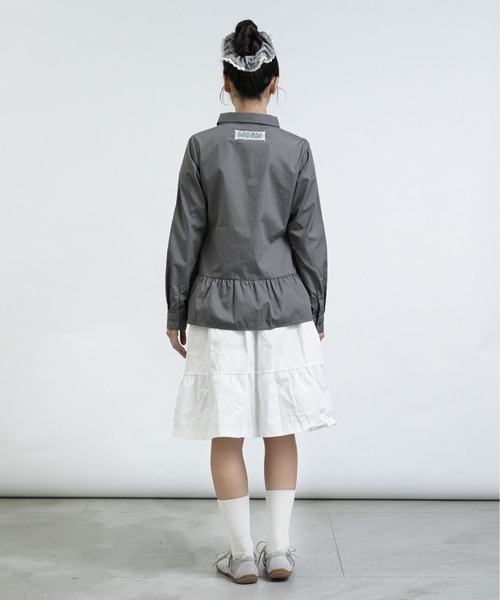 FCMM（エフシーエムエム）の「【日本限定】PEPLUM BLOUSE / ペプラムブラウス（シャツ/ブラウス・レディース・チャコールグレー/オフホワイト・MEDIUM/SMALL）」の22枚目の写真