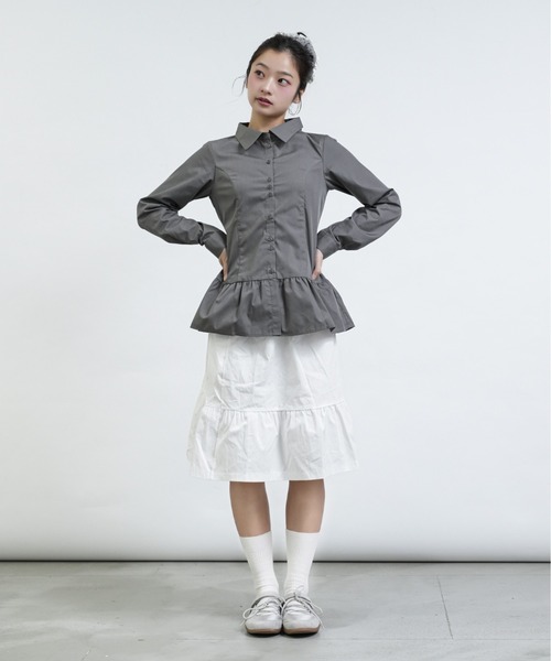 FCMM（エフシーエムエム）の「【日本限定】PEPLUM BLOUSE / ペプラムブラウス（シャツ/ブラウス・レディース・チャコールグレー/オフホワイト・MEDIUM/SMALL）」の18枚目の写真